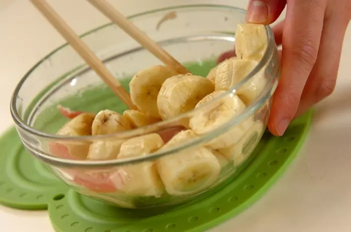 生ハムとバナナのサラダの作り方1