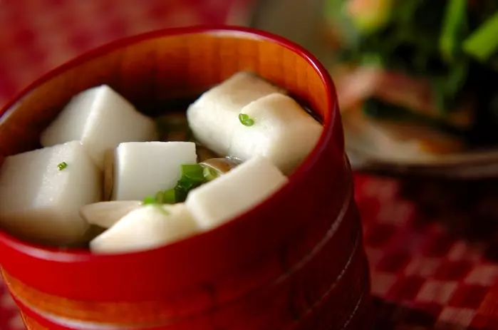 ハンペンとシメジのすまし汁