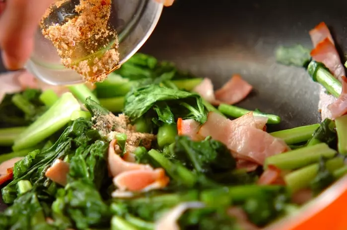 カブの葉の塩炒めの作り方2