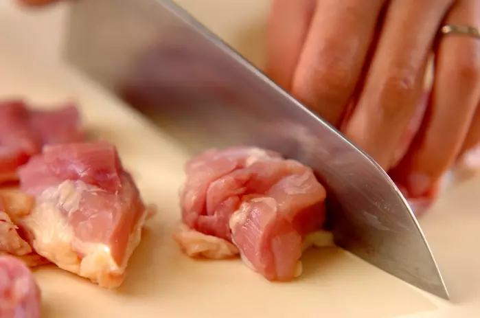 鶏肉のカレー豆乳鍋の下準備1