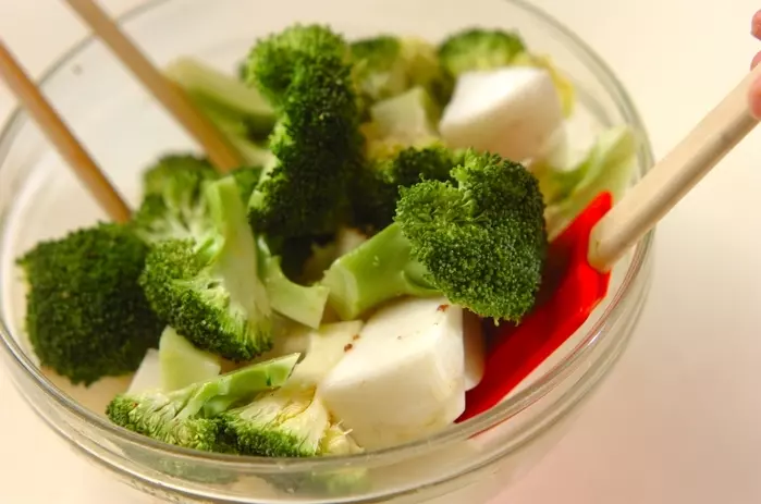 ブロッコリーとカブのサラダの作り方2