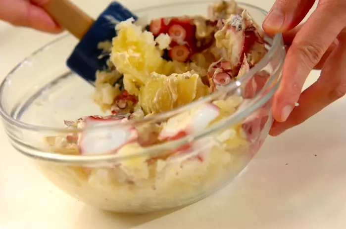 タコのポテトサラダの作り方1