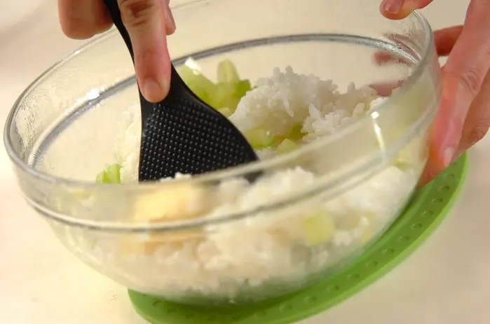 セロリ混ぜご飯の作り方1