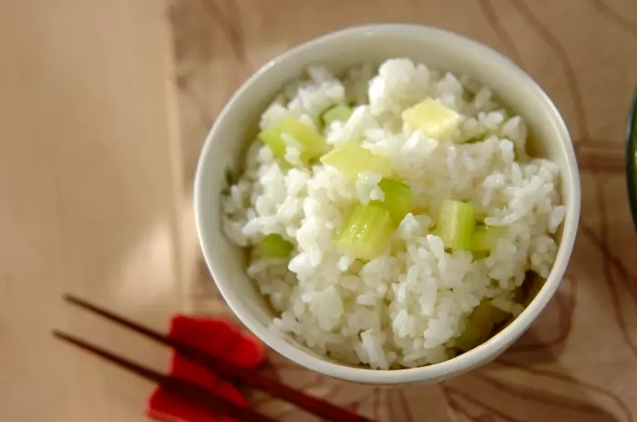 セロリ混ぜご飯