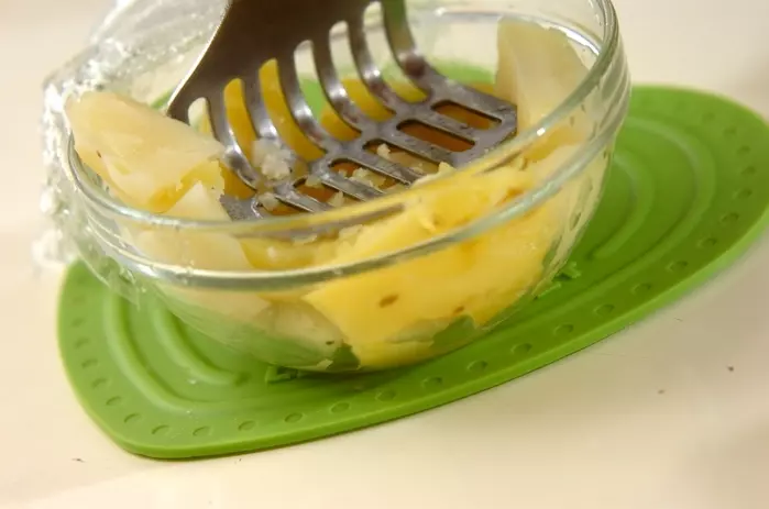 タコのポテトサラダの下準備1