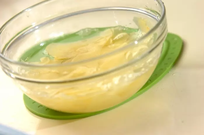 豚肉の洋風重ね焼きの下準備1