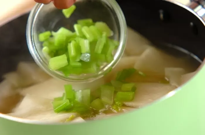 カブとベーコンのスープの作り方2