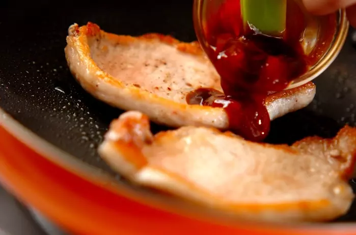 ポークチャップ ごはんが進む 洋食屋さんの味わいに by松崎 恵理さんの作り方2