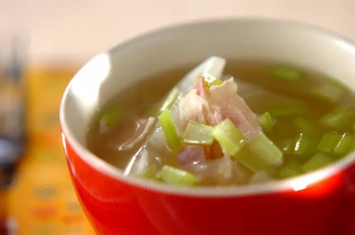 カブとベーコンのスープ