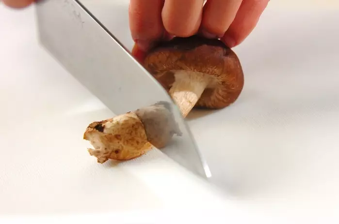 春菊とシイタケのゴマ和えの下準備1