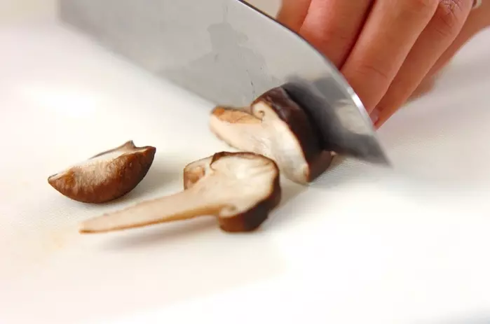 春菊とシイタケのゴマ和えの作り方2