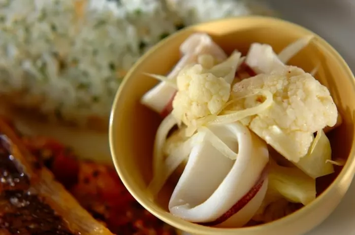 カリフラワーとイカのマリネ