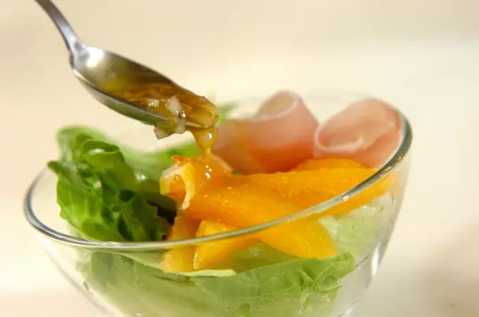 オレンジと生ハムのサラダの作り方2