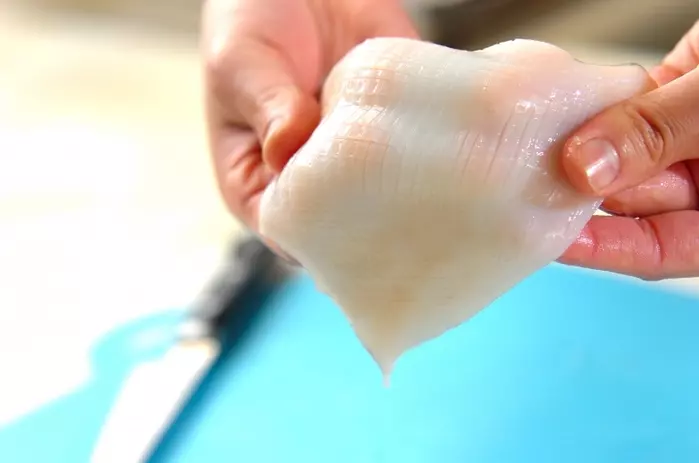 イカとセロリの炒め物の下準備1