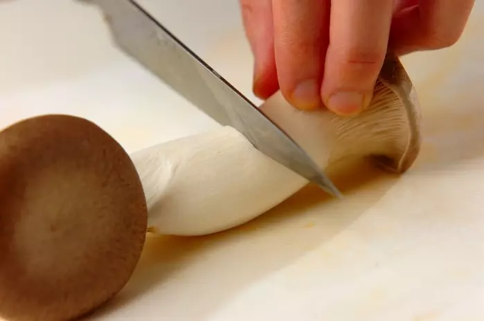 エリンギの生ハム炒めの下準備1