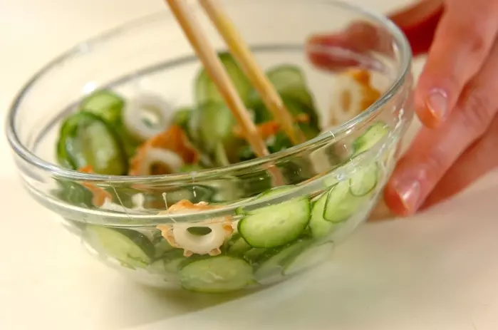 キュウリとちくわのピリ辛マヨネーズ和えの作り方1