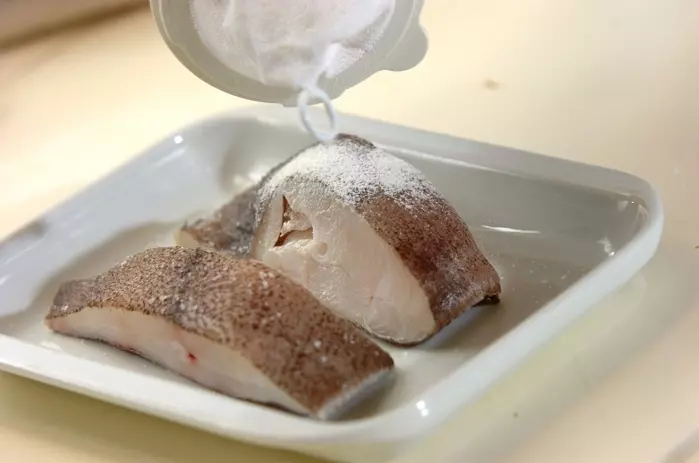 レモンとバター黄金の組み合わせ!カレイのレモンバタームニエルの作り方2