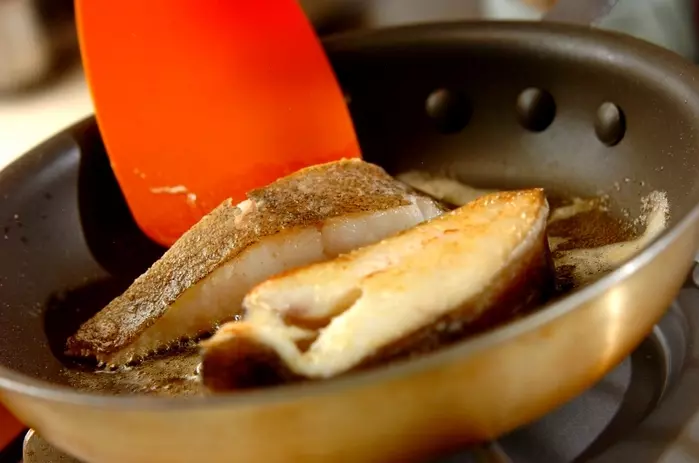 レモンとバター黄金の組み合わせ!カレイのレモンバタームニエルの作り方3