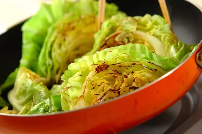 焼きキャベツのオイマヨソースがけの作り方2