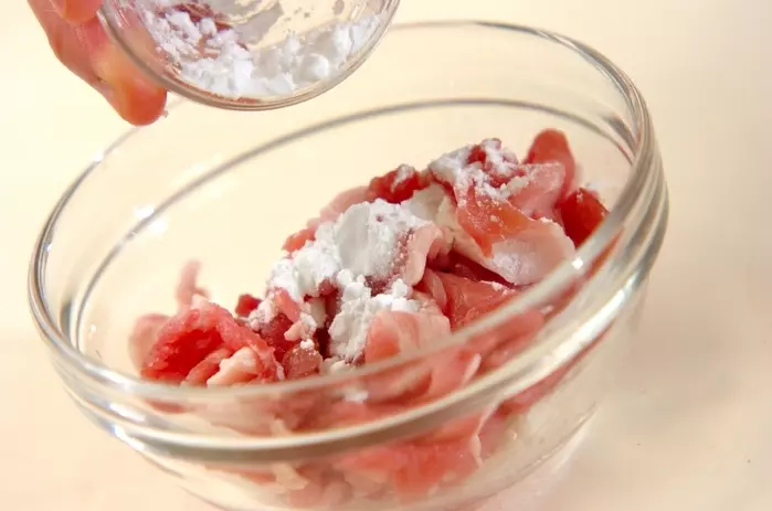 豚ニラ春巻きの下準備1