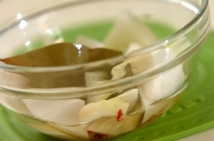 カブとセロリのピクルスの作り方2