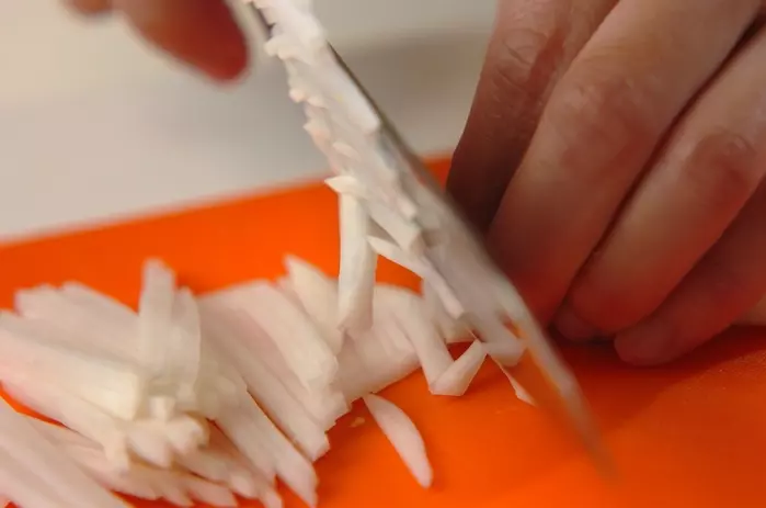 和風サラダしらすドレッシングの下準備1