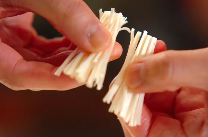 エノキとセロリの中華スープの下準備1