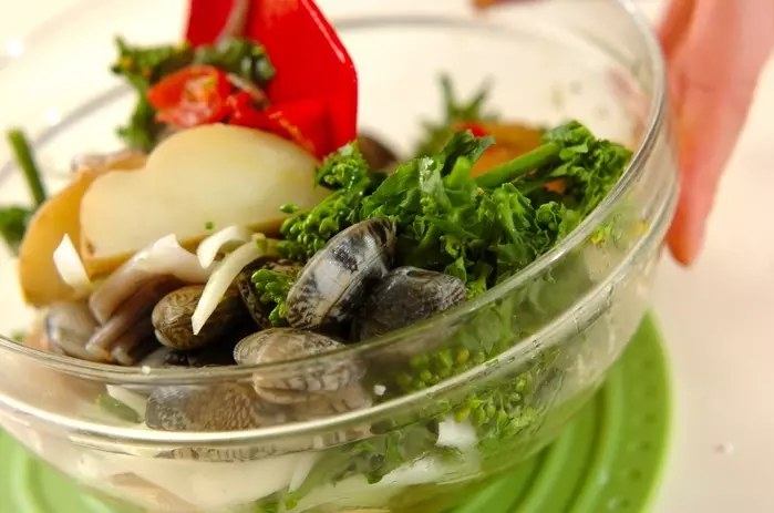 シーフードと春野菜のカルトッチョの作り方1