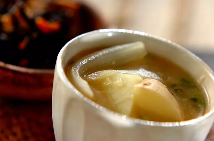 新ジャガと新玉ネギのみそ汁