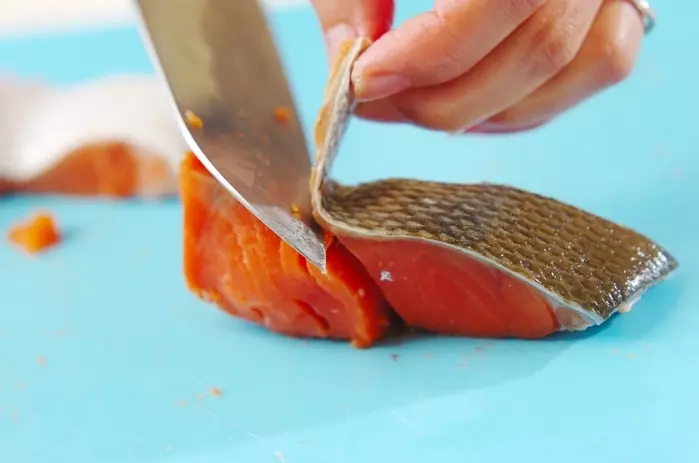 鮭のロールキャベツの下準備1