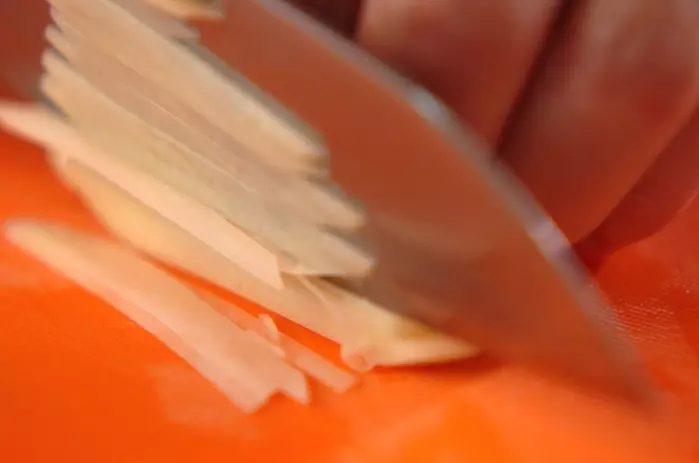 ジャガイモと桜エビのガレットの下準備1