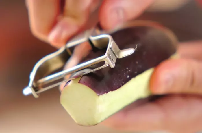 ナスのミートカレーグラタンの下準備1