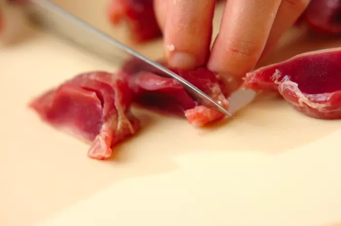 砂肝のガーリック炒め 下処理も簡単 by 西川 綾さんの下準備1