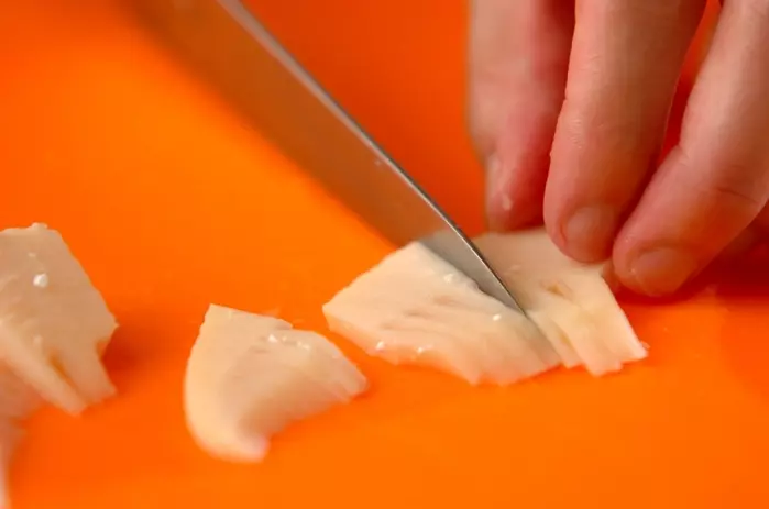 ワカメとタケノコのみそ汁の下準備1