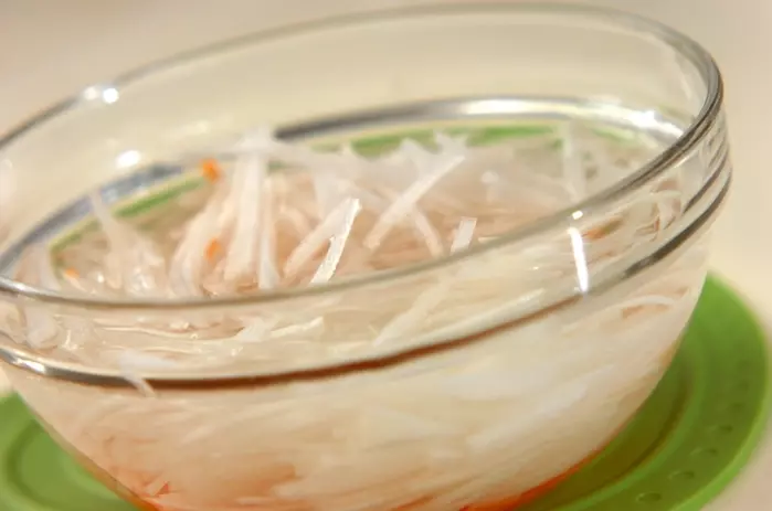 大根サラダの下準備1