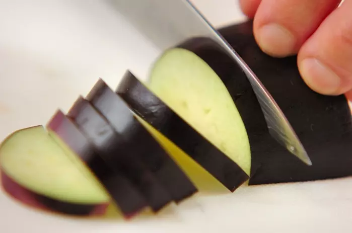 ナスのおみそ汁の下準備1