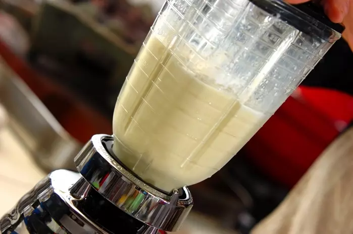 マンゴーパインラッシーの作り方1