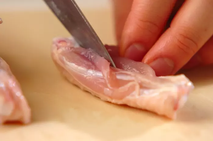 鶏手羽中の唐揚げの下準備1