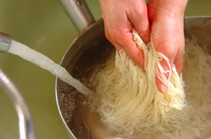 素麺・麺つゆとゴマダレの下準備1
