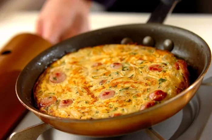 ソーセージと玉ネギのオムレツの作り方3