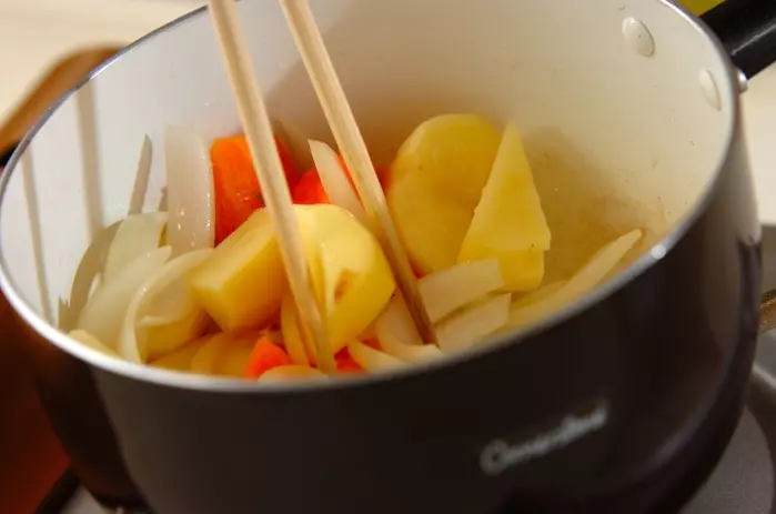 ほくほくジャガイモとインゲンの煮物の作り方1