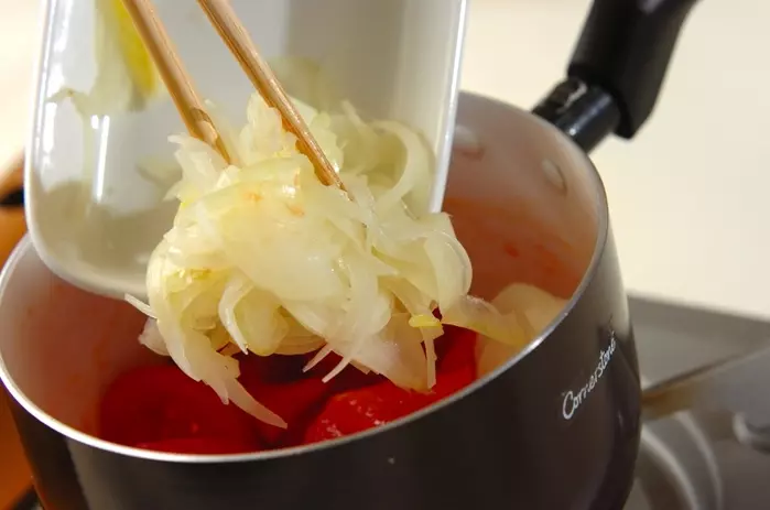 トマトと玉ネギのスープの作り方2