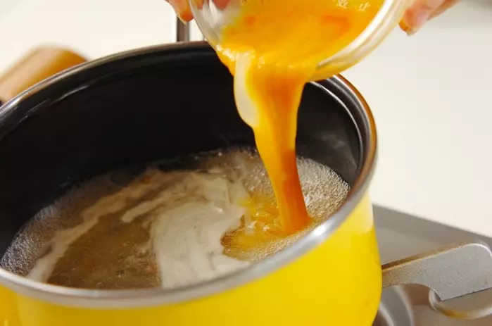 長芋と梅の卵スープの作り方3