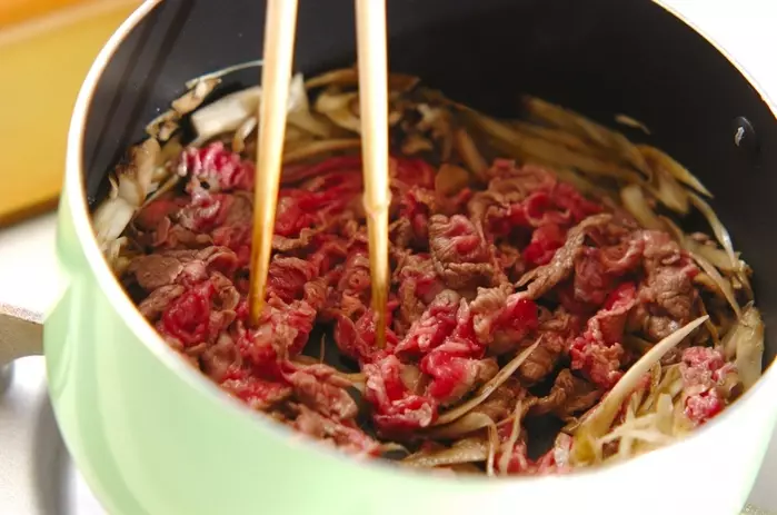 マイタケとゴボウ入りの牛丼の作り方1