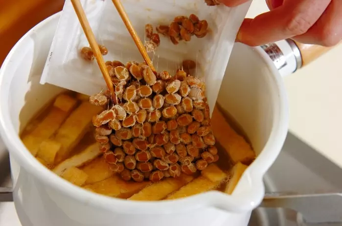 油揚げと納豆の味噌汁の作り方2