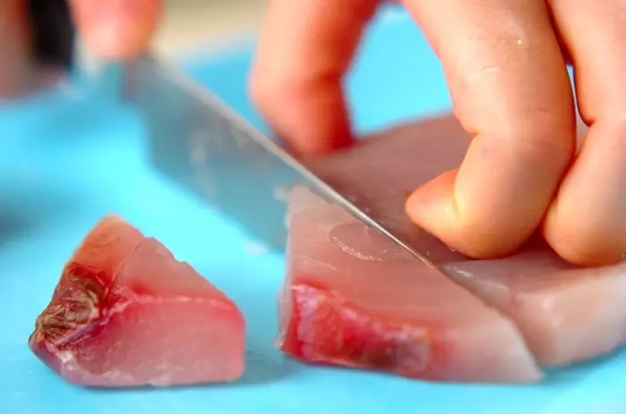 メカジキとパプリカの油淋鶏風の下準備1