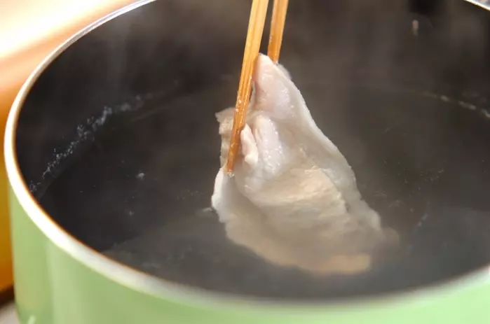 豚しゃぶのサラダ素麺の作り方1