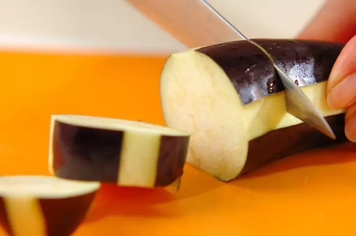 箸が止まらない!ししとうの揚げ浸し 麺つゆで簡単 by吉田 朋美さんの下準備1