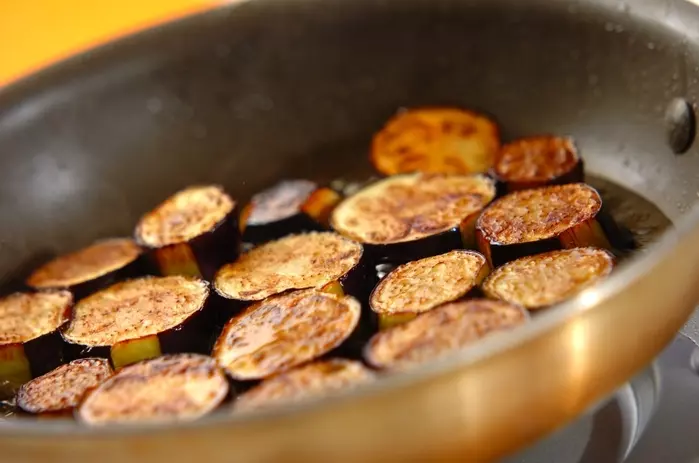 箸が止まらない!ししとうの揚げ浸し 麺つゆで簡単 by吉田 朋美さんの作り方1