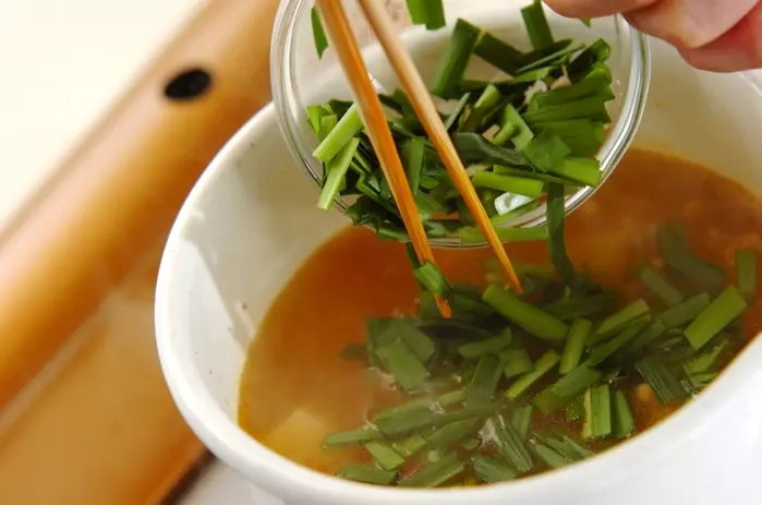 豆腐とエノキのピリ辛スープの作り方2